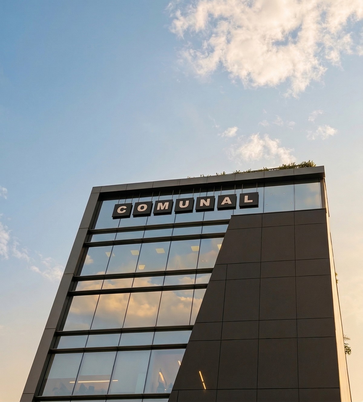 Edificio de oficinas de la sede principal ubicada en Lima.